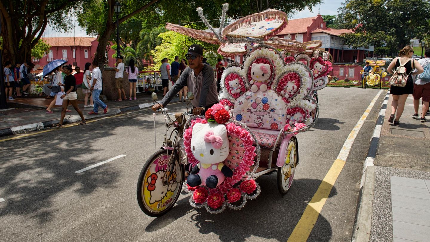Eine Riksha im Hello Kitty-Design in Malaysia