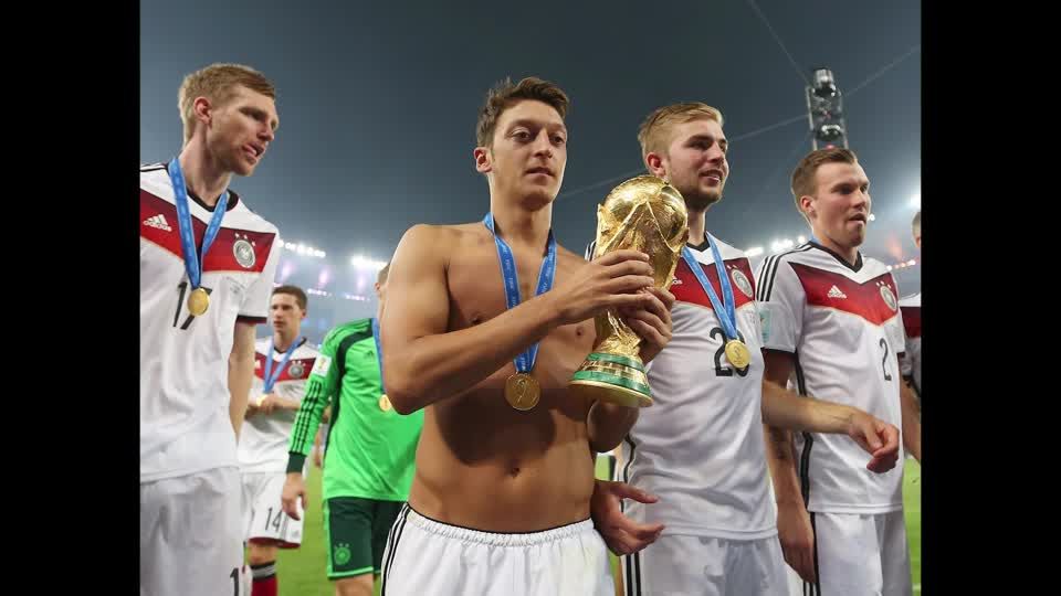 Video: Mesut Özil beendet Profi-Karriere