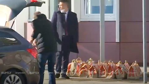 KFC-Tüten vor Xi-Hotel: Isst die chinesische Deligation US-Fast-Food?
