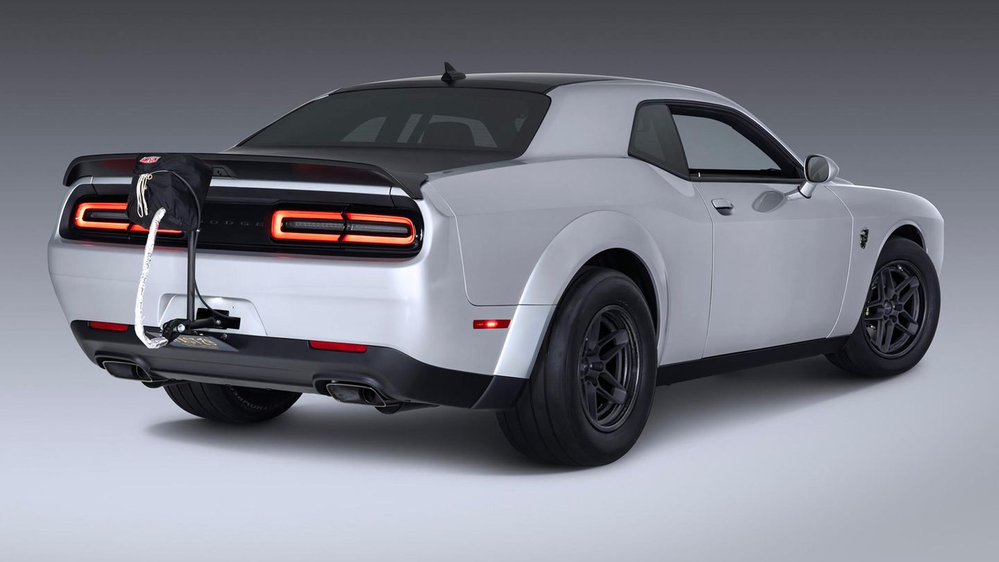 Challenger SRT Demon 170 Heck mit Fallschirm