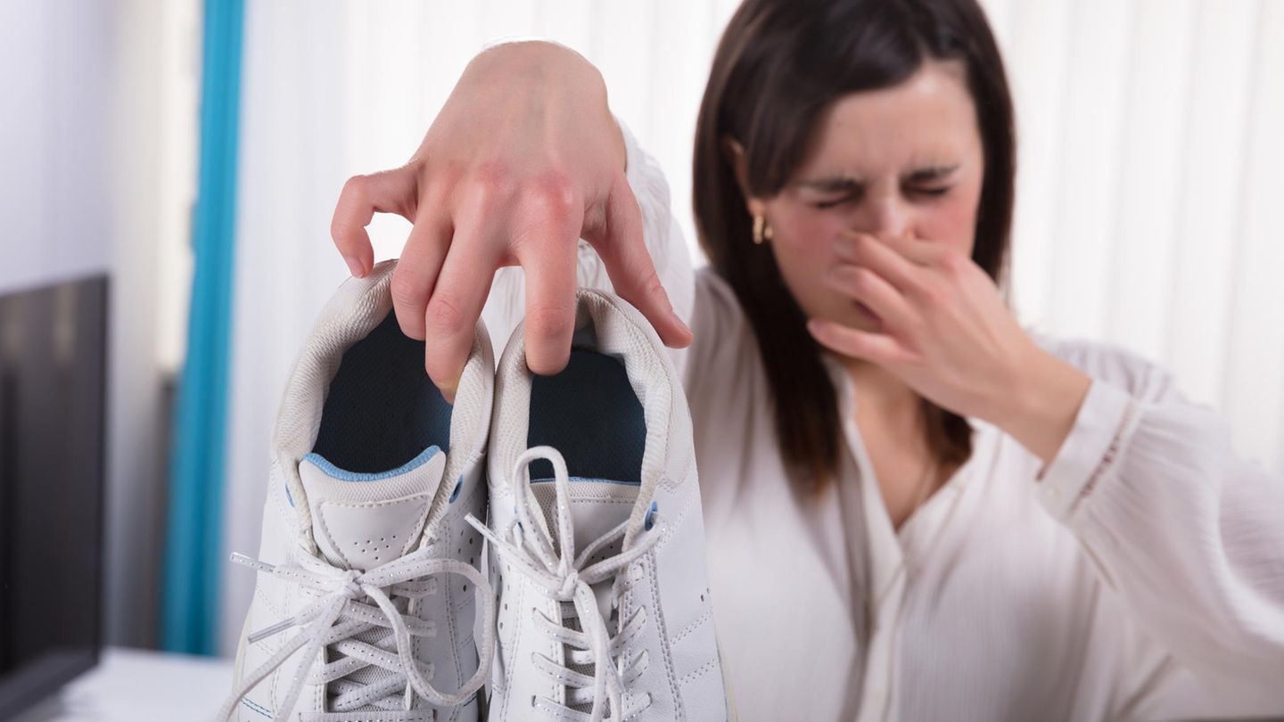 Shoes stink: what to do?  That’s how it works best