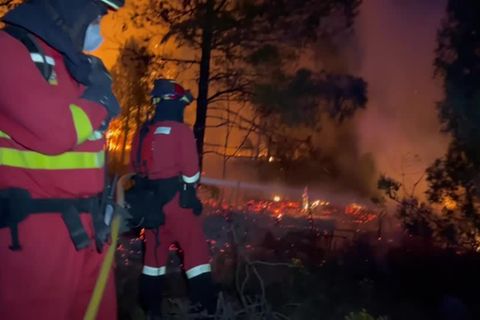 Video: Erster Waldbrand des Jahres in Spanien: Hunderte Menschen müssen Häuser verlassen