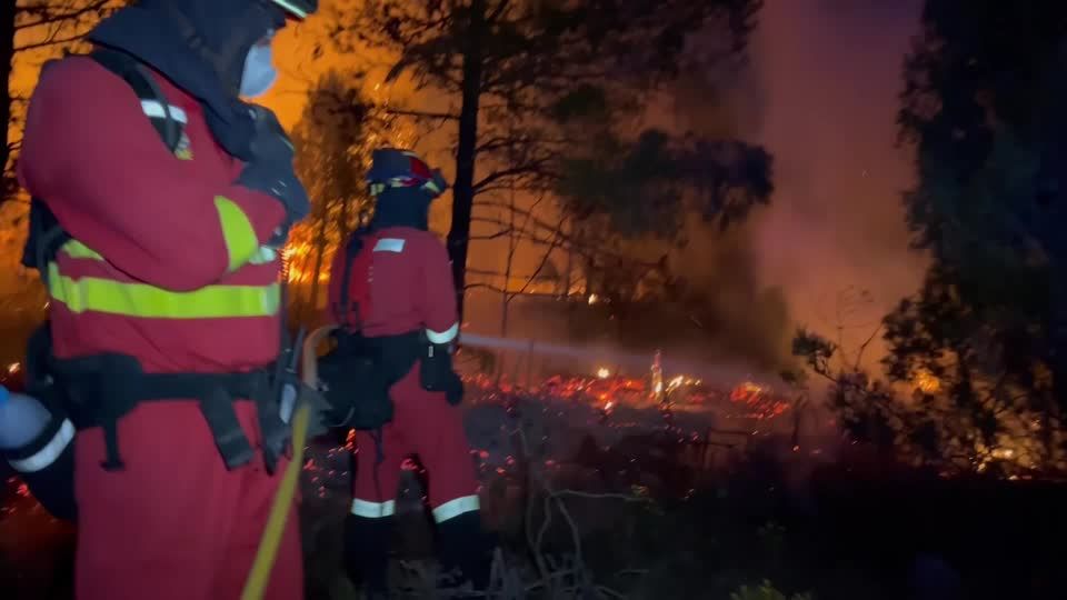 Video: Erster Waldbrand des Jahres in Spanien: Hunderte Menschen müssen Häuser verlassen