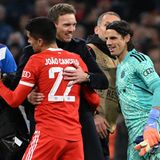 Was Nagelsmann als Trainer zu leisten imstande ist, zeigte das Team im Achtelfinale gegen Paris Saint-Germain in der Champions League. Mit zwei Siegen werfen die Bayern das Starensemble um Messi und Mbappé raus. "Nagelsmann hat gegen Paris bewiesen, dass er auf höchstem Niveau taktisch und strategisch hervorragend ist", sagt Bayern-Präsident Herbert Hainer dem "Kicker".