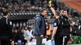 Nach einer Niederlage gegen Gladbach im Februar 2023 lässt Nagelsmann seine Wut über die Pleite an den Schiedsrichtern aus und bezeichnet sie als "weichgespültes Pack". Nagelsmann entschuldigt sich umgehend, aber der Schaden für ihn ist groß.
