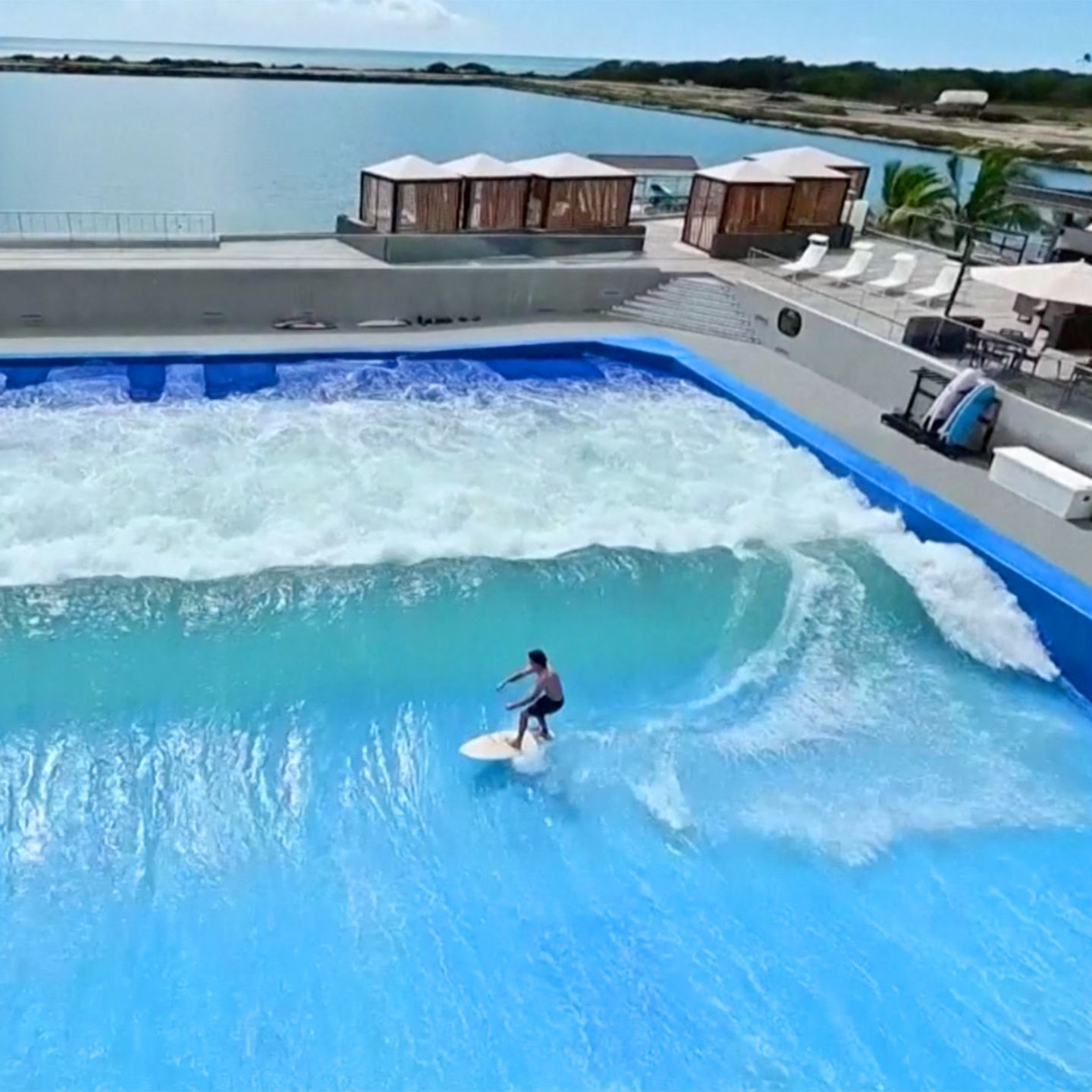 Hawaii Citywave: Breiteste stationre Surf-Welle der Welt erffnet (Video)