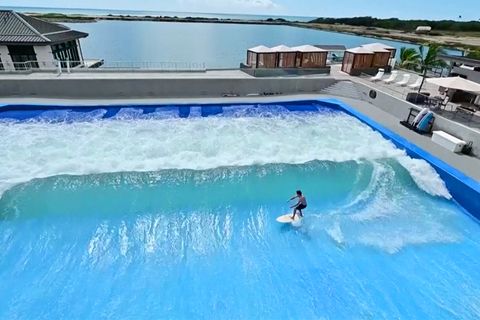 Teurer Spaß auf Hawaii: Hier kann man die breiteste stationäre Welle der Welt surfen – dank deutscher Ingenieurskunst