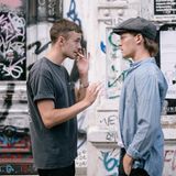 Jonas Nay ist hier wie im echten Leben ein erfolgreicher Schauspieler. Doch bei "Intimate" hat er nichts als Sex und Drogen im Kopf. 