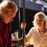 Eine größere Rolle bekleidet Heike Makatsch. Sie spielt in der Serie sich selbst: eine erfolgreiche Schauspielerin, verheiratet und Mutter, die den deutlich jüngeren Bruno Alexander verführen möchte.