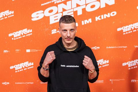 Felix Lobrecht auf der Berlinale 2023 bei der Premiere des Films "Sonne und Beton" nach seiner Romanvorlage 