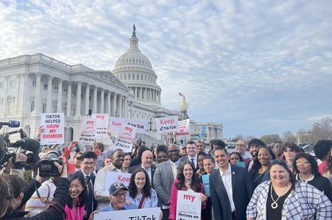 TikTok-Unterstützer protestieren auf dem Capitol Hill gegen ein Verbot der App