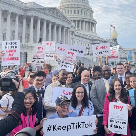 TikTok-Unterstützer protestieren auf dem Capitol Hill gegen ein Verbot der App