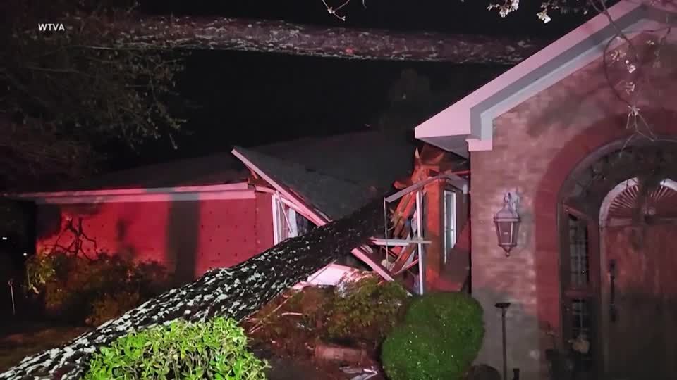 Video: Viele Tote durch Tornado in Mississippi