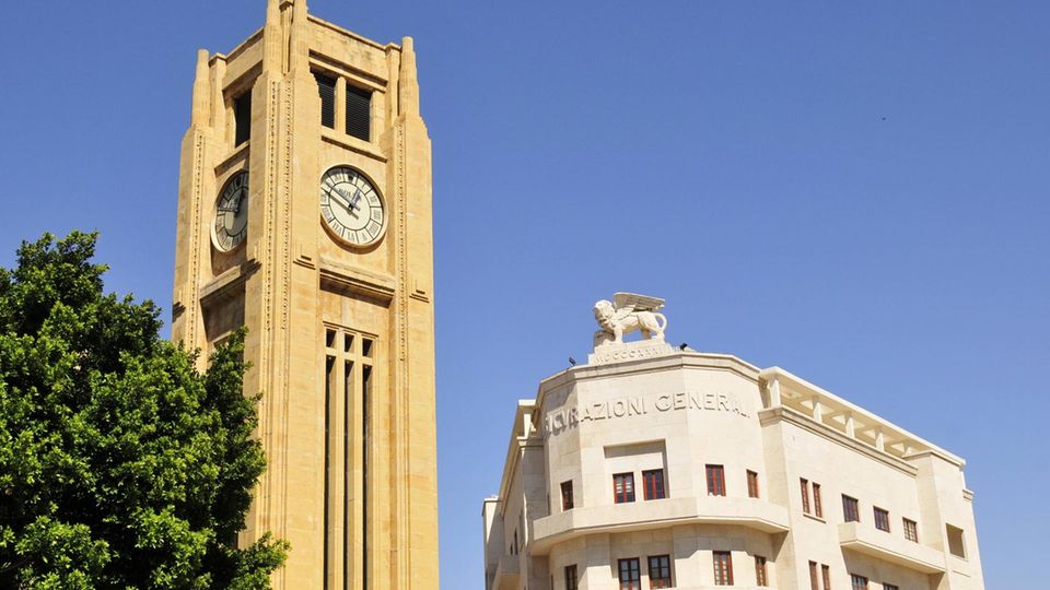 Ist das die richtige Uhrzeit? In Libanon gelten aktuell zwei unterschiedliche Zeiten. Auf dem Place D'Etoile in der Hauptstadt Beirut bekommen Anwohner zumindest eine richtig angezeigt.