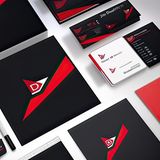 Auch Grafik-Designer benutzen die KI als Erweiterung ihrer Kreativität. Dieses Beispiel zu erstellen hat keine Minute gedauert, die Eingabe war: Erstelle mir ein Logo-Design in den Farben schwarz, rot weiss, mit dem Buchstaben D. Durch kleine Änderungen in der Eingabe kann man anschließend in kurzer Zeit Ideen generieren, für die man sonst Tage gebraucht hätte.