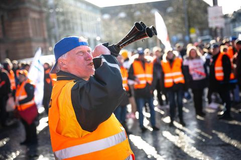 Warnstreik-Kundgebung in Bremen