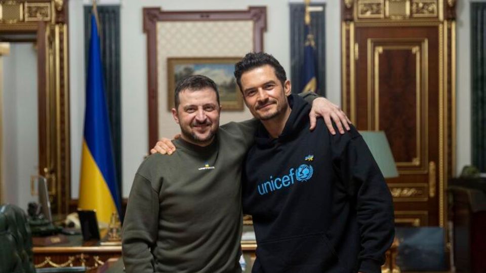 Präsident Selensj und Schauspieler Orlando Bloom beim Treffen in Kiew
