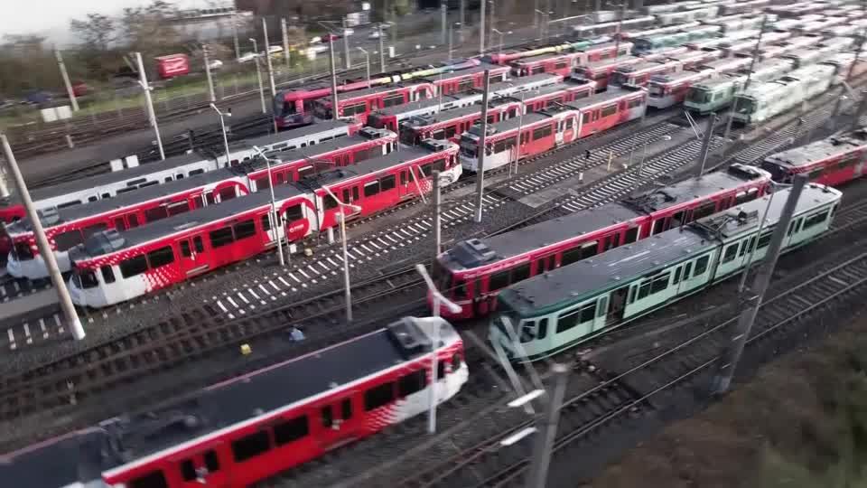 Video: Gewerkschaften legen mit Großstreik Verkehr weitgehend lahm