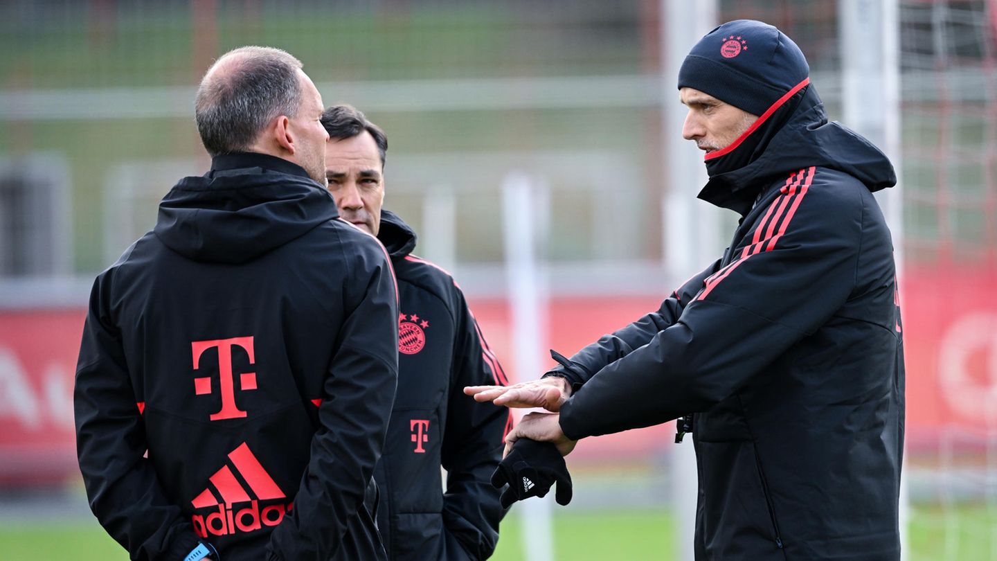 Thomas Tuchel  mit Co-Trainer Arno Michels und Fitness-Trainer Holger Broich