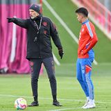 João Cancelo lauscht den Anweisungen von Trainer Thomas Tuchel