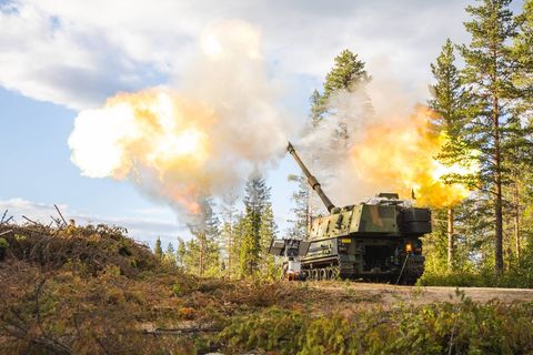 Panzerhaubitze K9 Thunder feuert 155-mm-NATO-Munition
