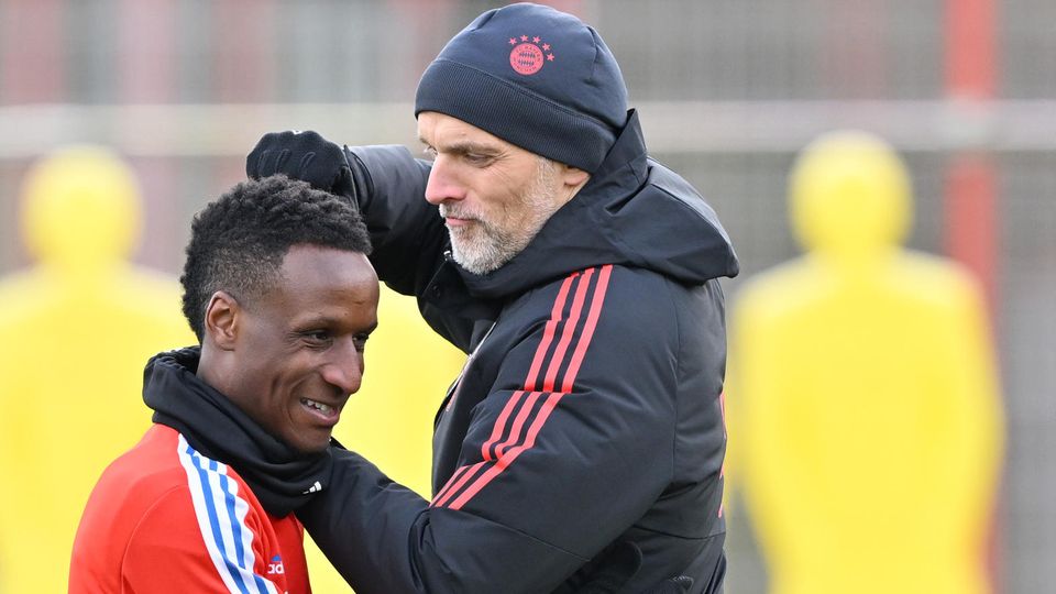 Thomas Tuchel und Bouna Sarr beim ersten Bayern-Training