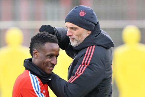 Thomas Tuchel und Bouna Sarr beim ersten Bayern-Training