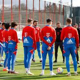 Thomas Tuchel absolviert sein erstes Training mit den Stars des FC Bayern München. Der neue Coach leitete die Einheit auf dem Vereinsgelände an der Säbener Straße mit einem kleinen Kader.