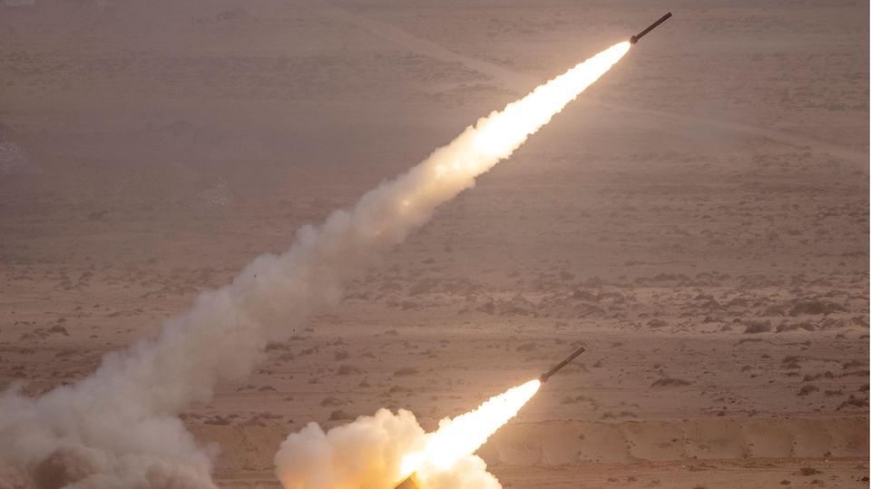 Ein US-amerikanischer M142 Himars-Raketenwerfer während der Militärübung "African Lion" in der Region Tan-Tan im Südwesten Marokkos im Jahr 2022. (Archivbild)