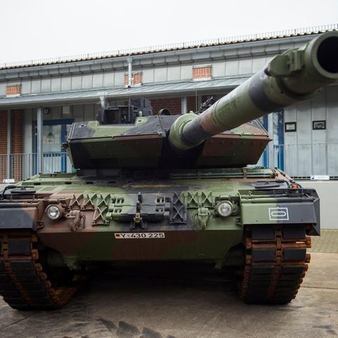 Leopard 2 beim Übungsplatz Munster.