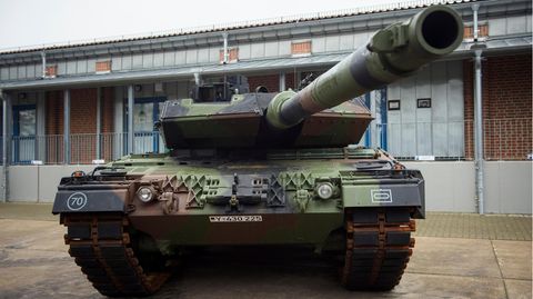 Leopard 2 beim Übungsplatz Munster.