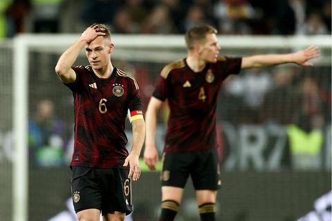 Deutschlands Joshua Kimmich (l.) und Deutschlands Matthias Ginter