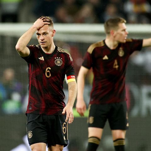 Deutschlands Joshua Kimmich (l.) und Deutschlands Matthias Ginter
