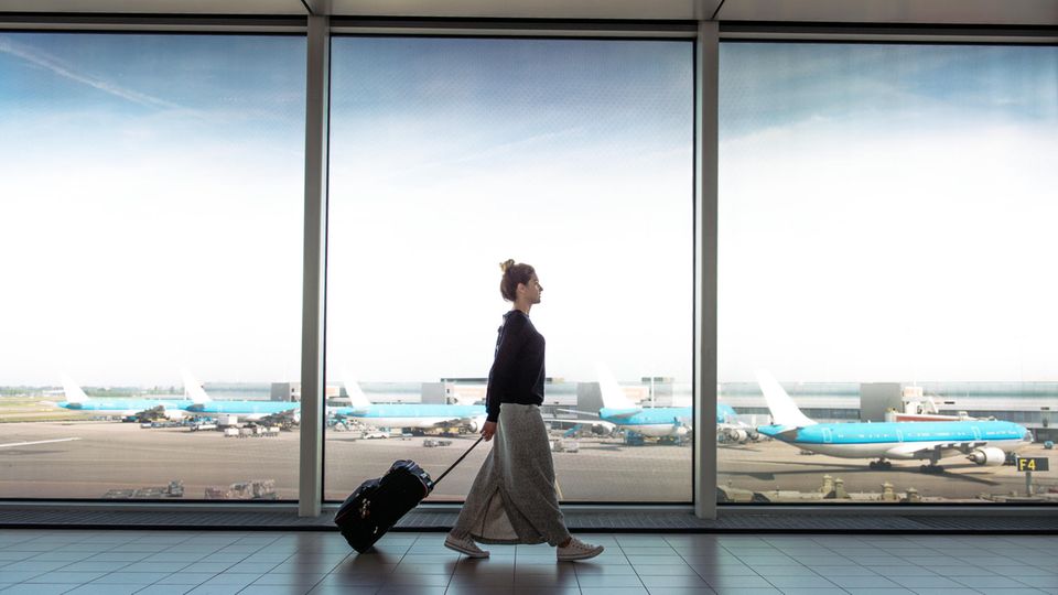 Reisende müssen sich in den Osterferien auf Verzögerungen am Airport einstellen.
