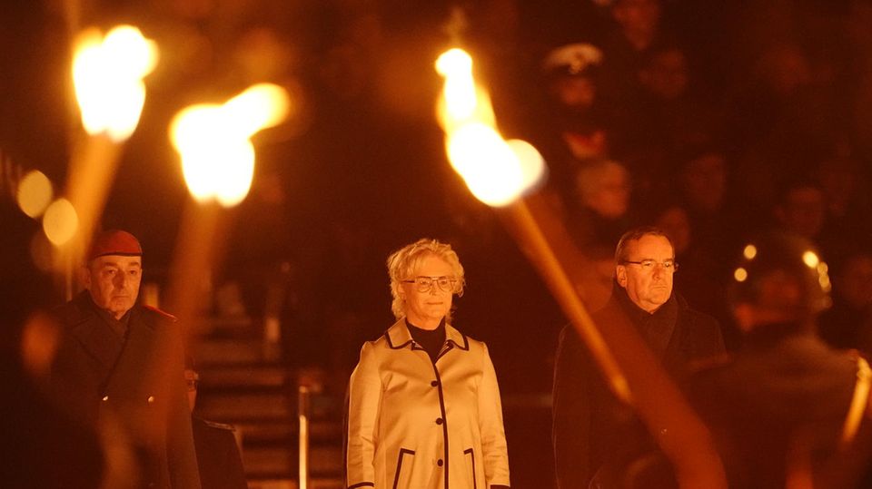 Großer Zapfenstreich Verteidigungsministerin Christine Lambrecht SPD