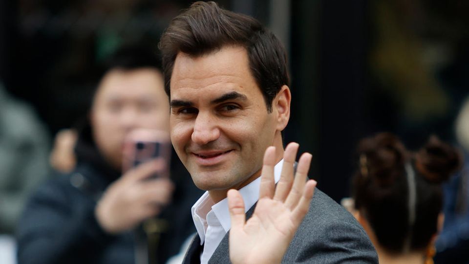 Roger Federer hat jetzt Zeit für Channel-Modeschauen, die er im Januar 2023 in Paris besuchte 