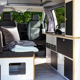 Die Nutzlast des Fahrzeugs beträgt bis zu 1400 Kilogramm. So wird aus dem Kastenwagen ein Wohn- und Schlafwagen.