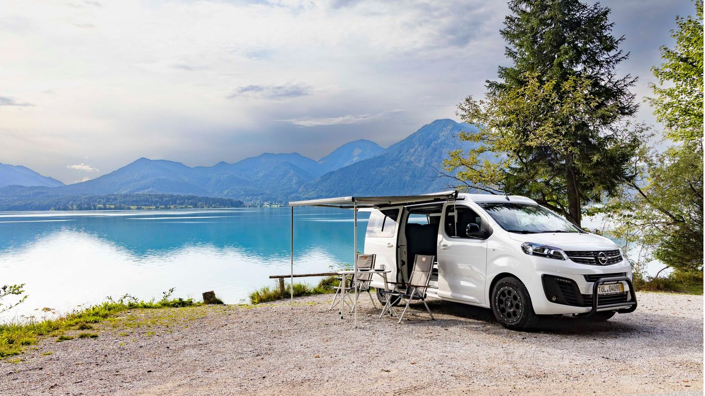 Der Alpincamper Opel Vivaro ist ein Reisemobil mit Camping-Eigenschaften