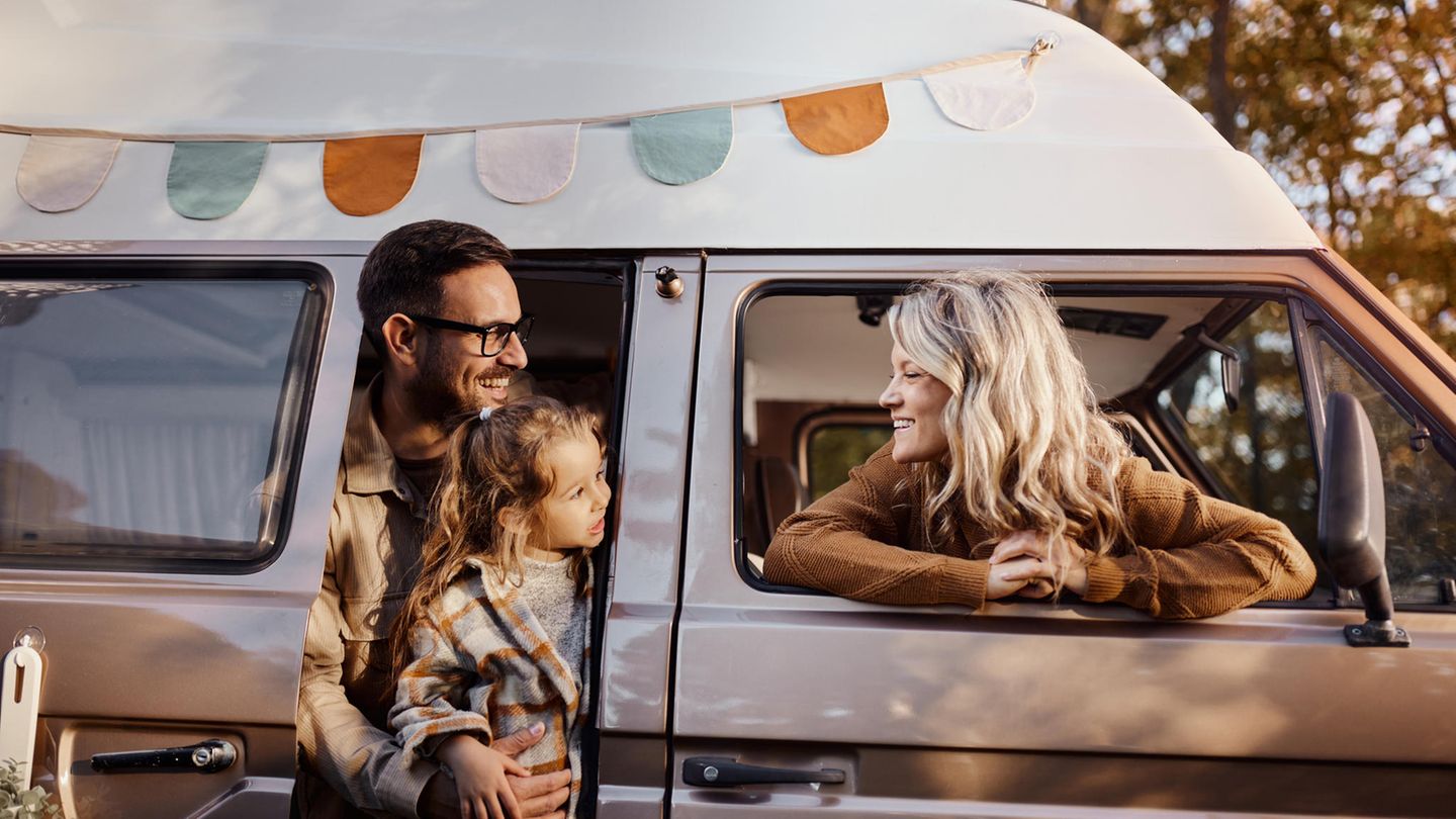 Im Jahr 2022 gab es in Deutschland so viele Übernachtungen auf Campingplätzen wie noch nie. Laut einer Analyse des Reiseportals Camping.info gab es im vergangenen Jahr rund 40 Millionen Buchungen in ganz Deutschland. Die meisten davon in Bayern, gefolgt von Niedersachsen und Schleswig-Holstein. Das Buchungsportal rechnet auch für 2023 mit einem weiteren Wachstum der Branche. 