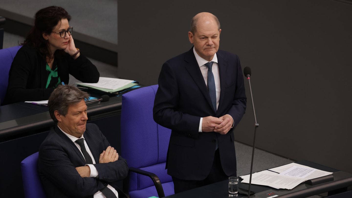 Bundeskanzler Scholz spricht im Bundestag