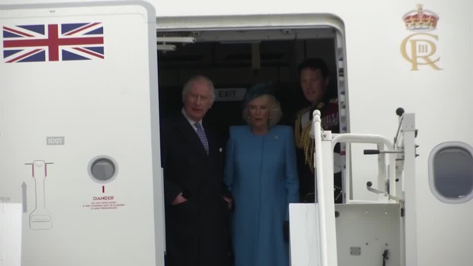 Video: Charles und Camilla: Royals adeln Berlin bei mäßigem Wetter