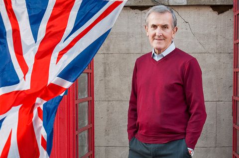 Besuch in Deutschland: Neil MacGregor ist Kunsthistoriker. Er war Direktor der Londoner National Gallery und leitete später das British Museum. 2015 umwarb ihn Angela Merkel, nach Berlin zu kommen, wo er bis 2018 Gründungsintendant des Humboldt-Forums war Neil MacGregor ist Kunsthistoriker. Er war Direktor der Londoner National Gallery und leitete später das British Museum. 2015 umwarb ihn Angela Merkel, nach Berlin zu kommen, wo er bis 2018 Gründungsintendant des Humboldt-Forums war