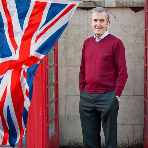 Neil MacGregor ist Kunsthistoriker. Er war Direktor der Londoner National Gallery und leitete später das British Museum. 2015 umwarb ihn Angela Merkel, nach Berlin zu kommen, wo er bis 2018 Gründungsintendant des Humboldt-Forums war