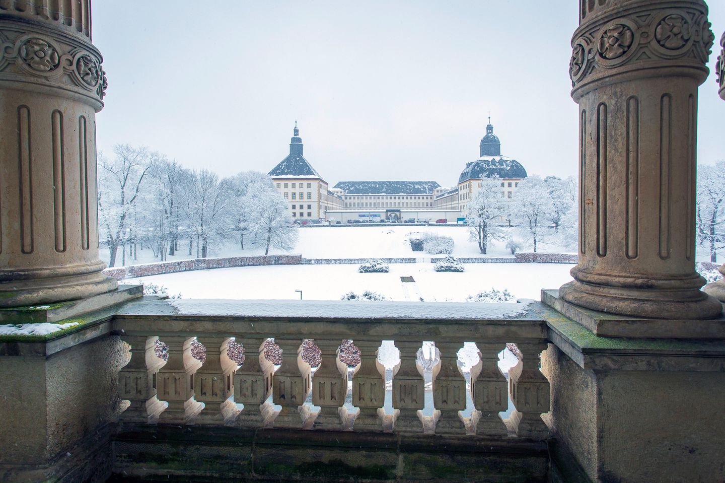 Schloss Friedenstein, Gotha Hier in Thüringen beginnt die Geschichte von König Charles III, und zwar im 17. Jahrhundert mit seinem Vorfahren Ernst dem Frommen. Der ließ, traumatisiert von den Schrecken des Dreißigjährigen Krieges, 1648 bis 1657 Schloss Friedenstein als Manifest des Friedens für die Menschheit erbauen