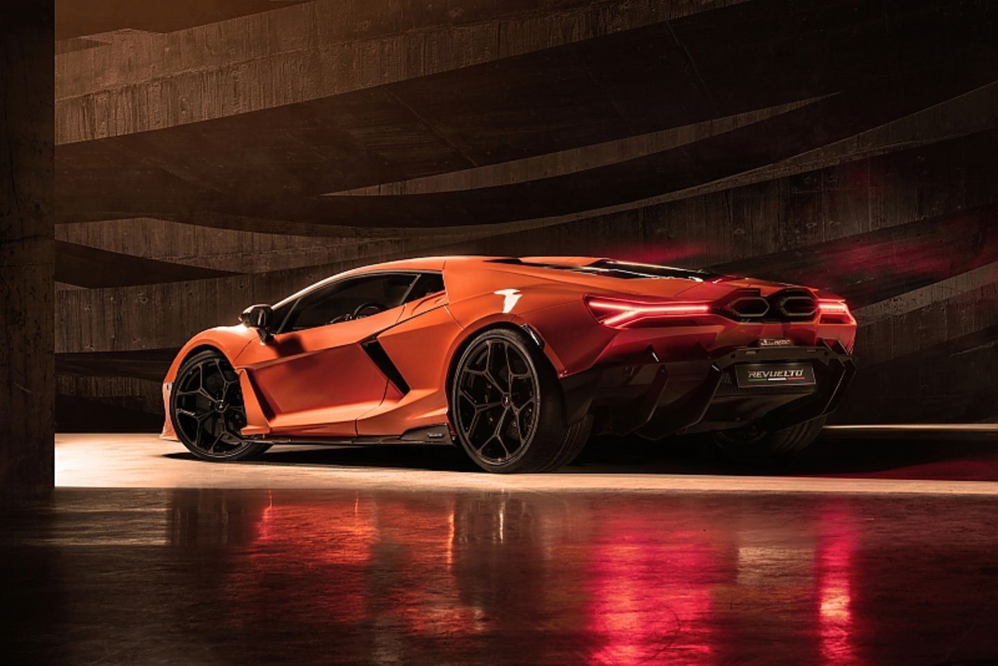 Lamborghini Revuelto 2024