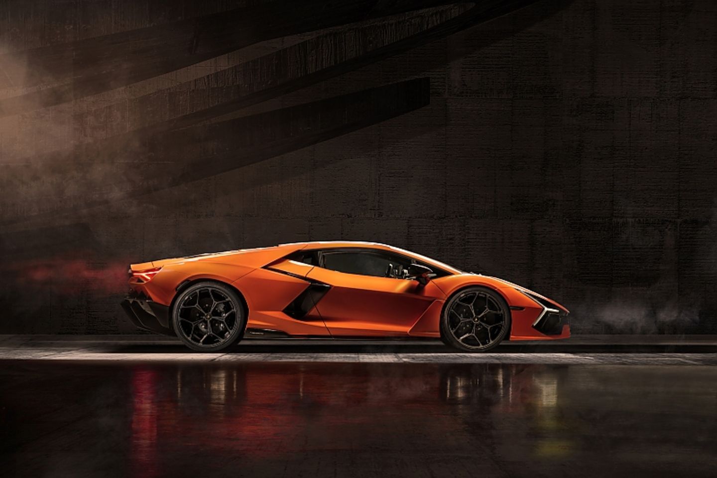 Lamborghini Revuelto 2024