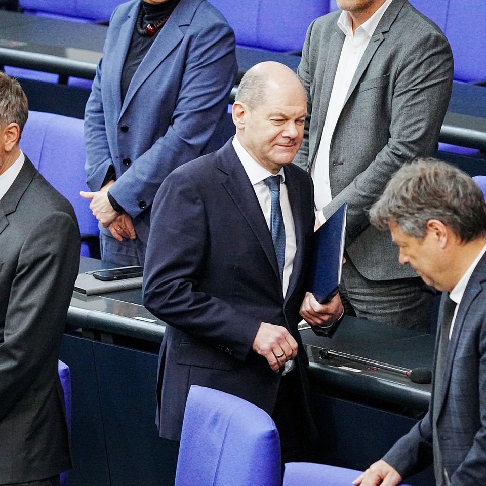 Wie lange hält der ausgehandelte Kompromiss? Kanzler Olaf Scholz und die Minister Robert Habeck und Christian Lindner heute im Bundestag