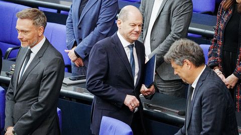 Wie lange hält der ausgehandelte Kompromiss? Kanzler Olaf Scholz und die Minister Robert Habeck und Christian Lindner heute im Bundestag