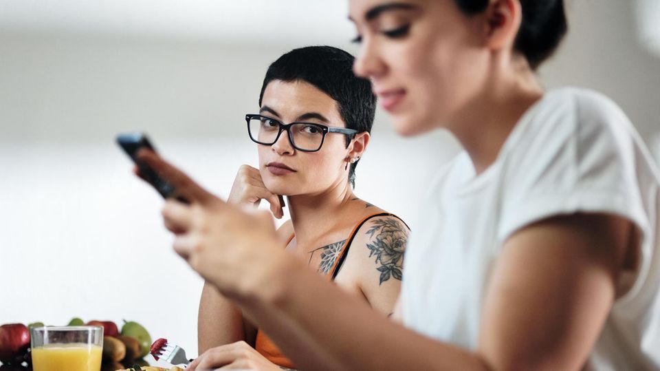 Fast jeder hat es erlebt: Therapeutin gibt Tipps, damit ihr Partner nicht (schon wieder) fremdgeht