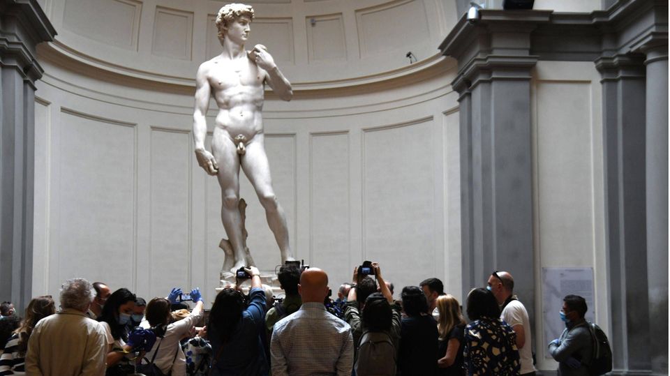 Porno-Vorwürfe: Der "David" von Michelangelo Buonarroti ist zwischen 1501 und 1504 in Florenz entstanden und gilt als die bekannteste Skulptur der Kunstgeschichte. Außer für Schulkinder in Florida. Der "David" von Michelangelo Buonarroti ist zwischen 1501 und 1504 in Florenz entstanden und gilt als die bekannteste Skulptur der Kunstgeschichte. Außer für Schulkinder in Florida.